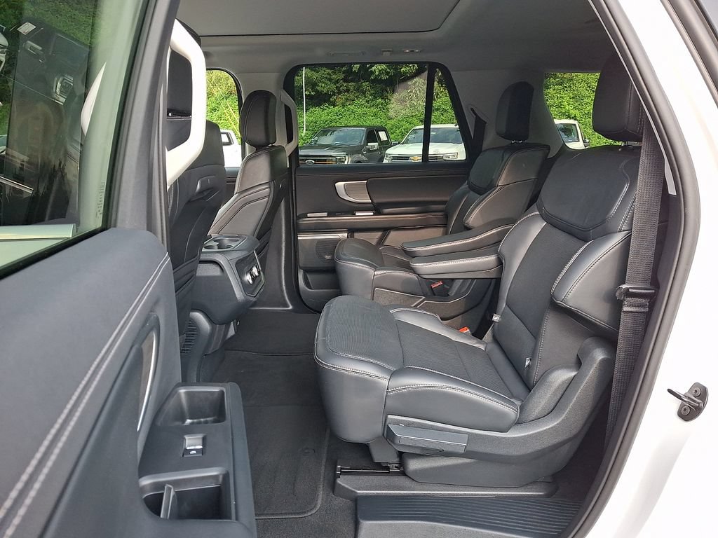 Used 2025 Ford Expedition Max Platinum AWD/4WD image 10