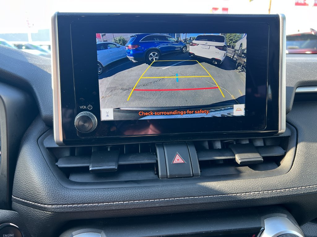 Used 2025 Toyota RAV4 XLE FWD image 33