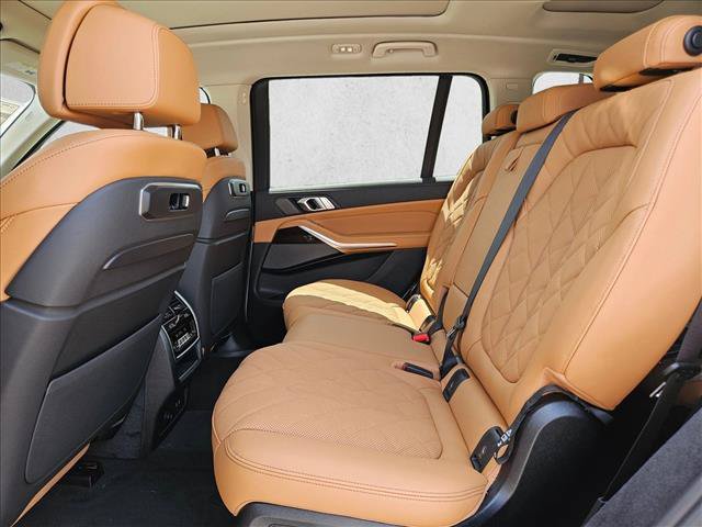 Used 2027 BMW X7 xDrive40i AWD/4WD image 15
