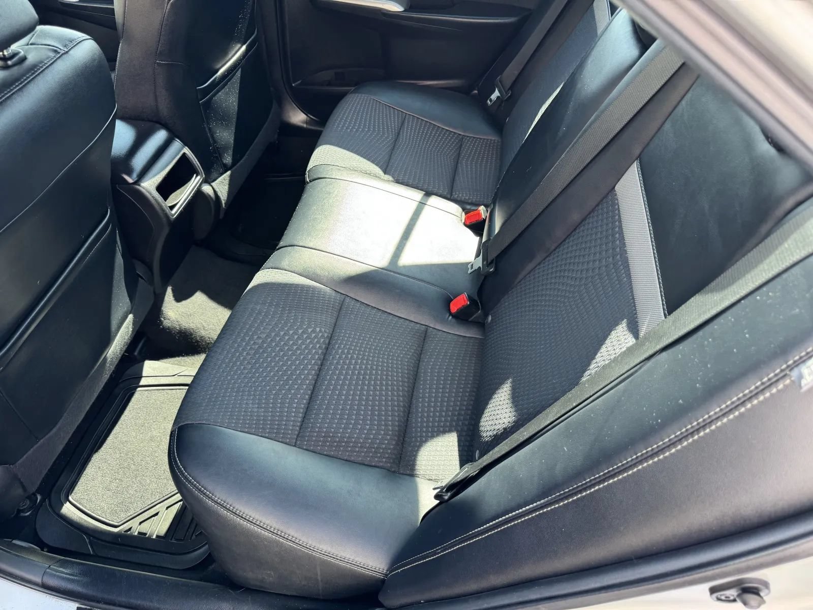 Used 2014 Toyota Camry SE FWD image 25