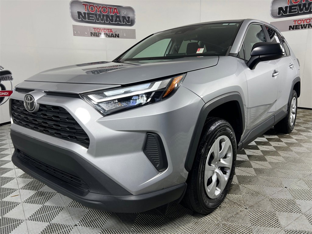 Used 2023 Toyota RAV4 LE image 7