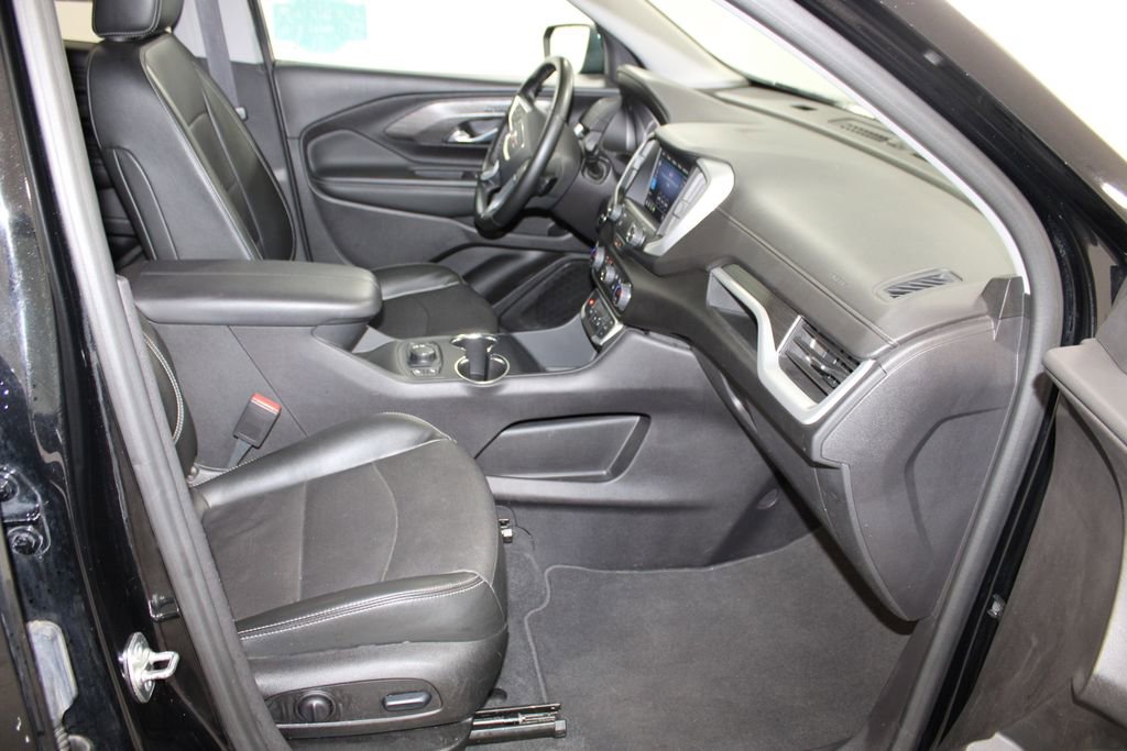 Used 2024 GMC Terrain SLT image 28