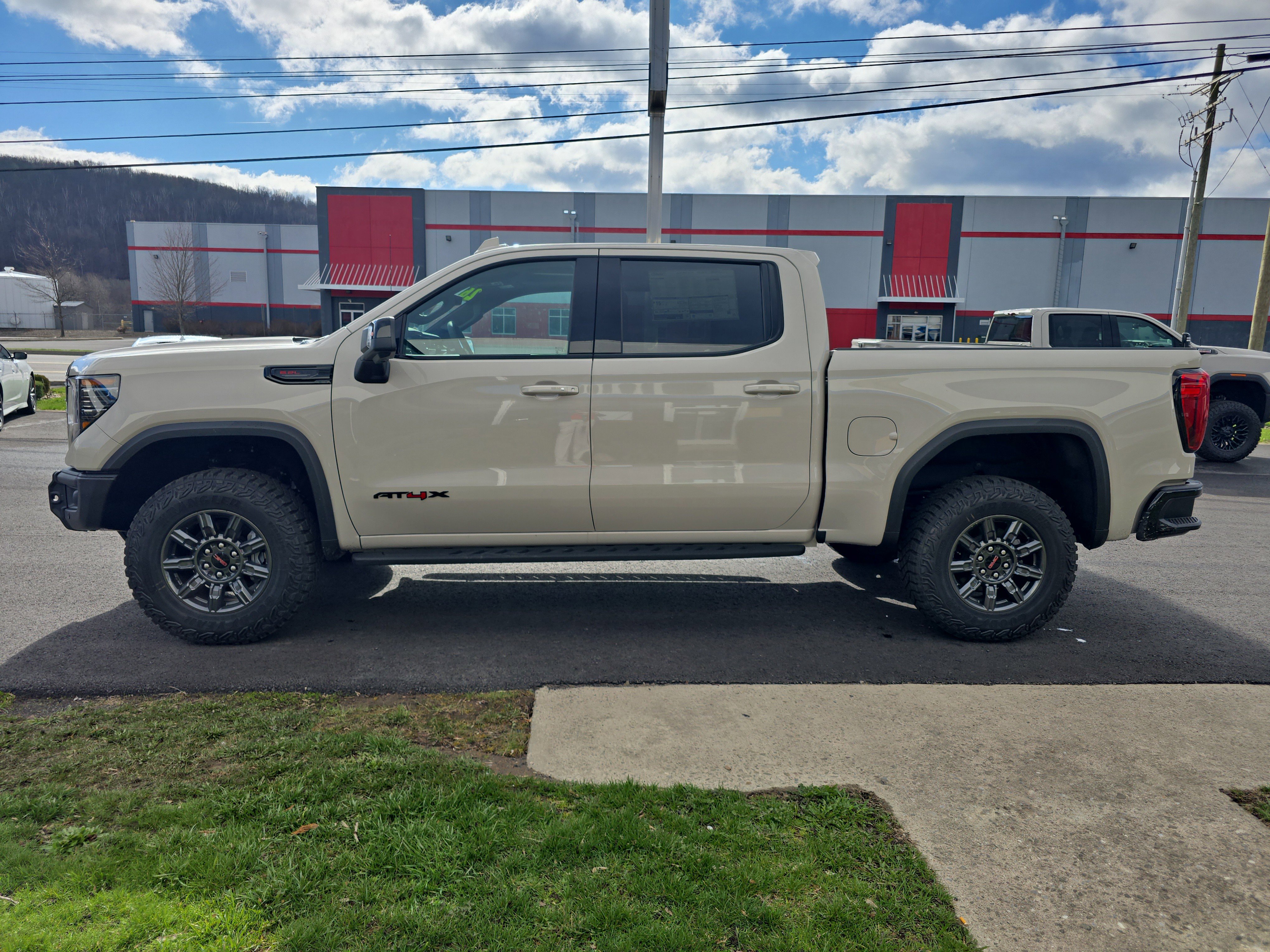 New 2026 GMC Sierra 1500 AT4X w/ LPO, Black Badging Package AWD/4WD image 7