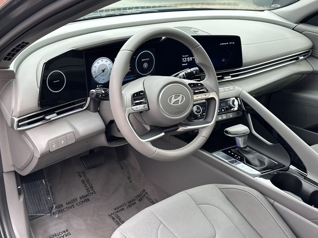 Used 2024 Hyundai Elantra SEL w/ Convenience Package image 18