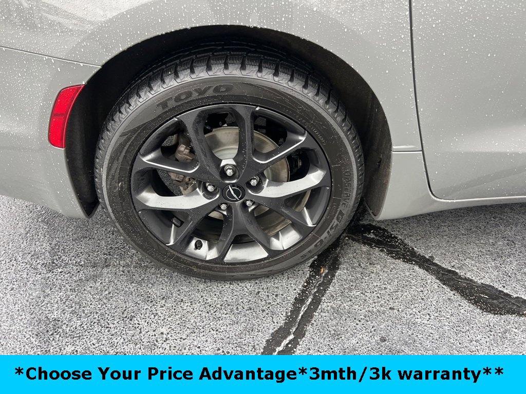 Certified 2022 Chrysler Pacifica Touring-L w/ S Appearance Package image 12