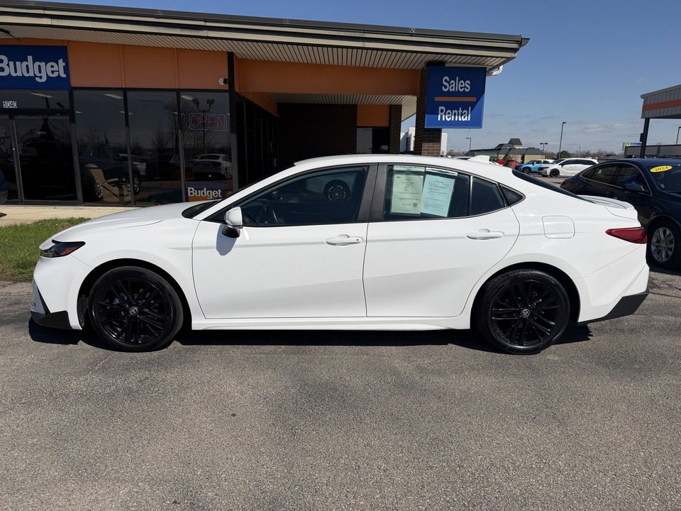Used 2025 Toyota Camry SE AWD/4WD image 2