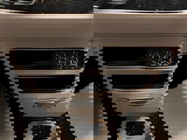 Used 2024 Chrysler Pacifica Touring-L image 32