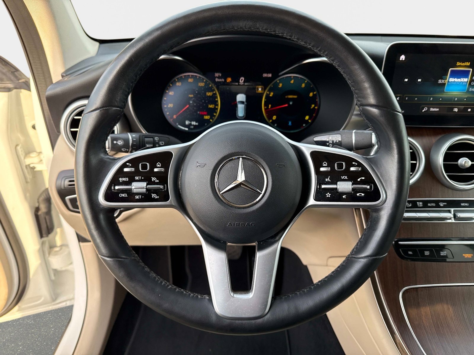 Used 2022 Mercedes-Benz GLC 300 4MATIC w/ Premium Package Lite image 27