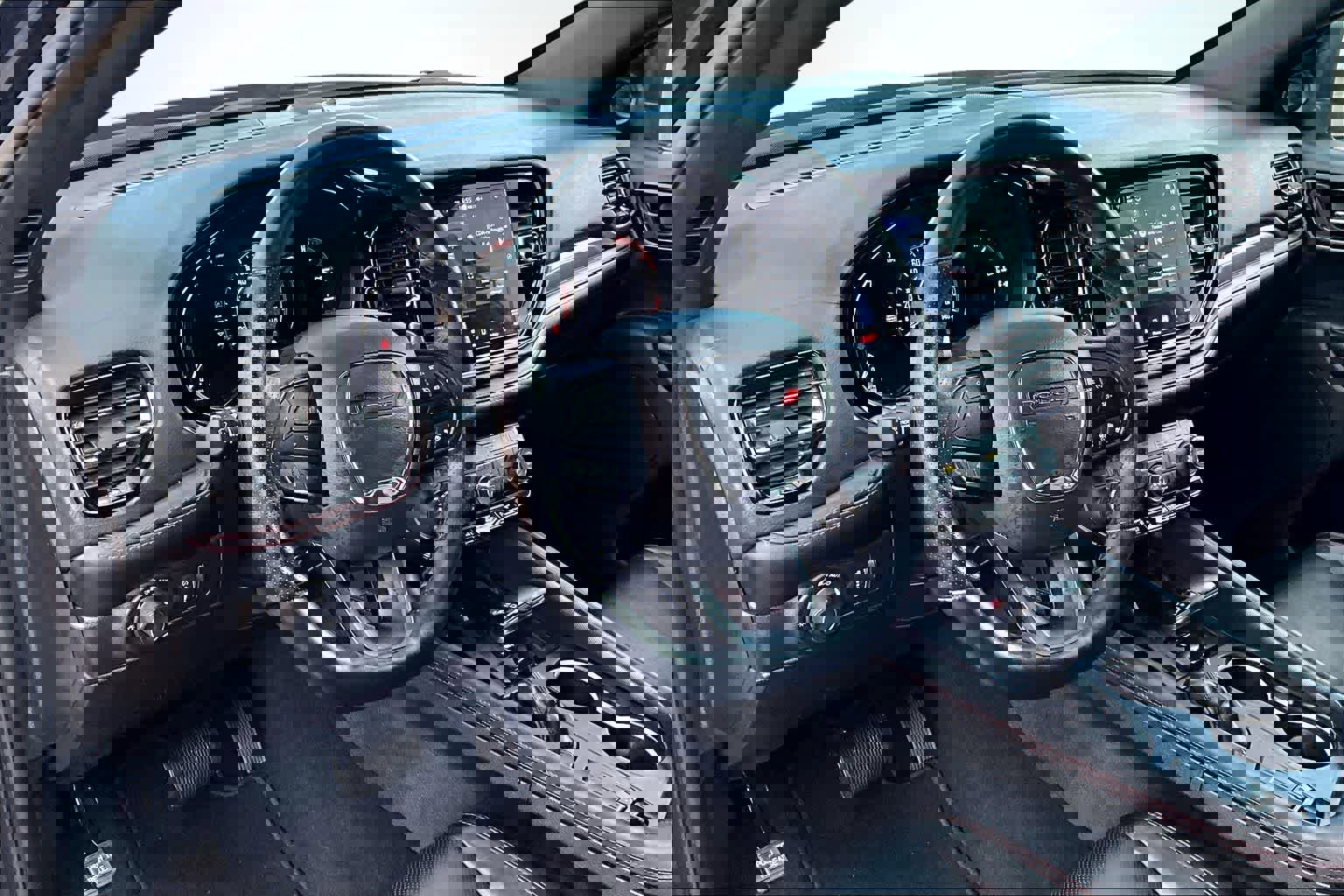 Used 2025 Dodge Durango R/T image 2