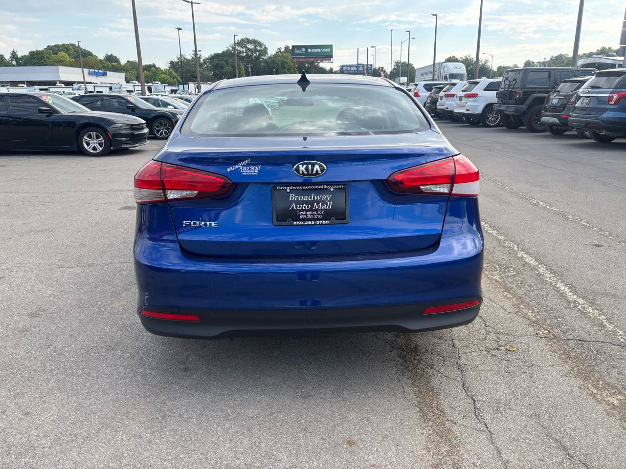Used 2017 Kia Forte LX FWD image 4