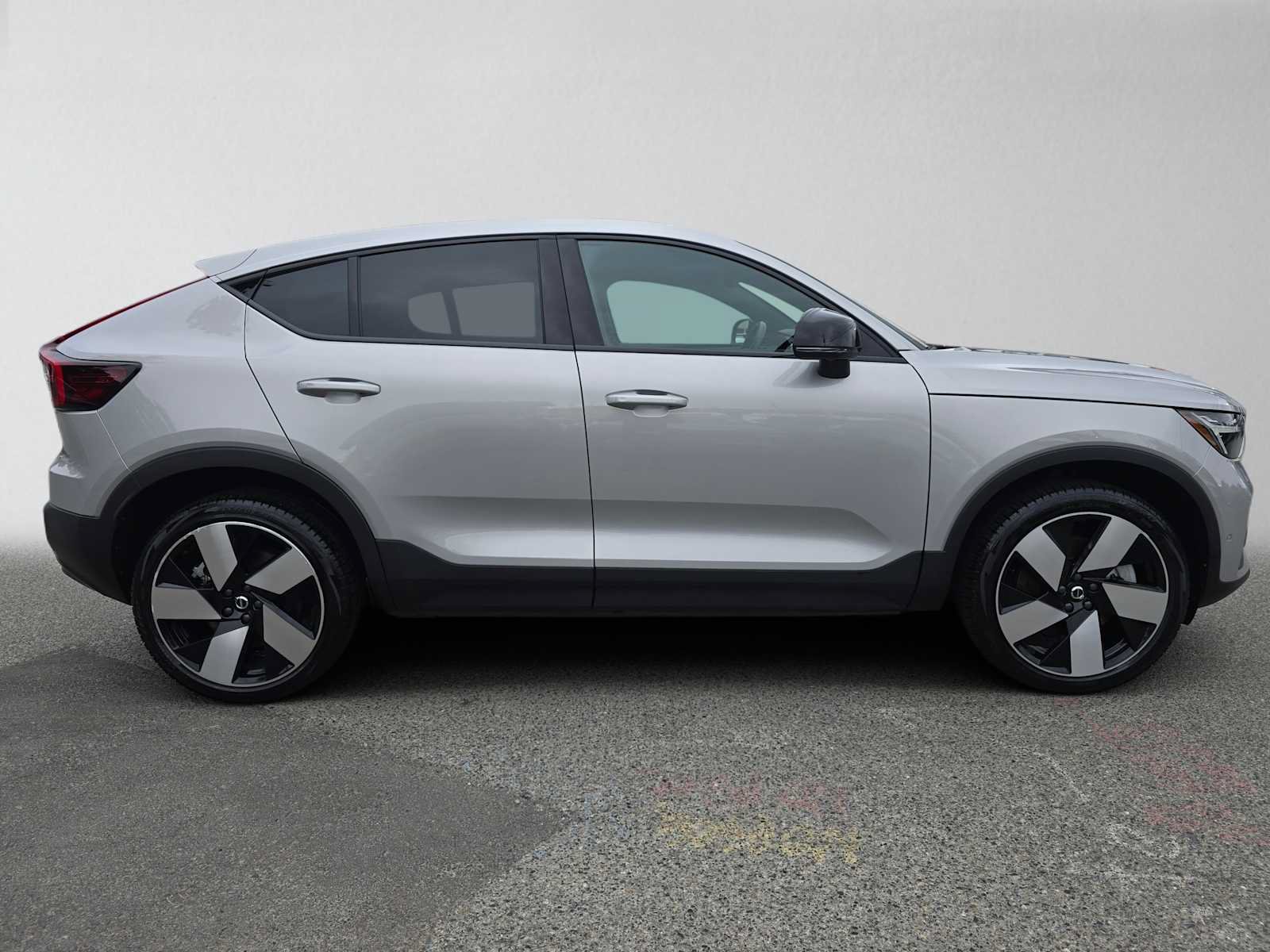 Certified 2023 Volvo C40 P8 Recharge Ultimate w/ Protection Package Premier AWD/4WD image 3