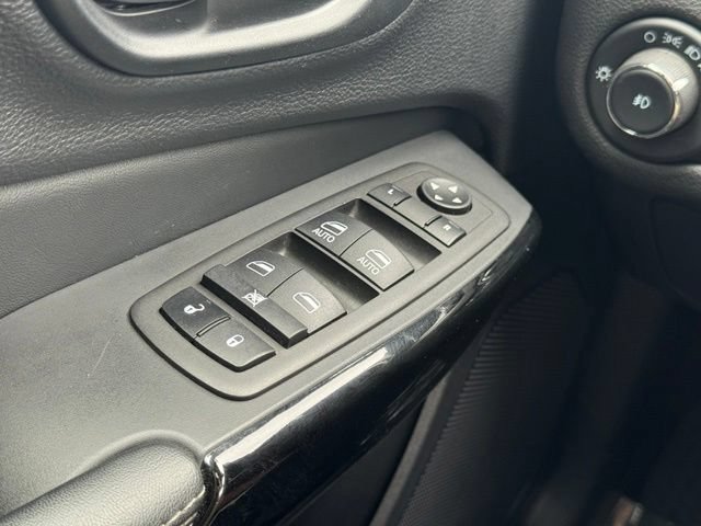 Used 2023 Jeep Cherokee Altitude Lux w/ Lux Elite Package AWD/4WD image 37