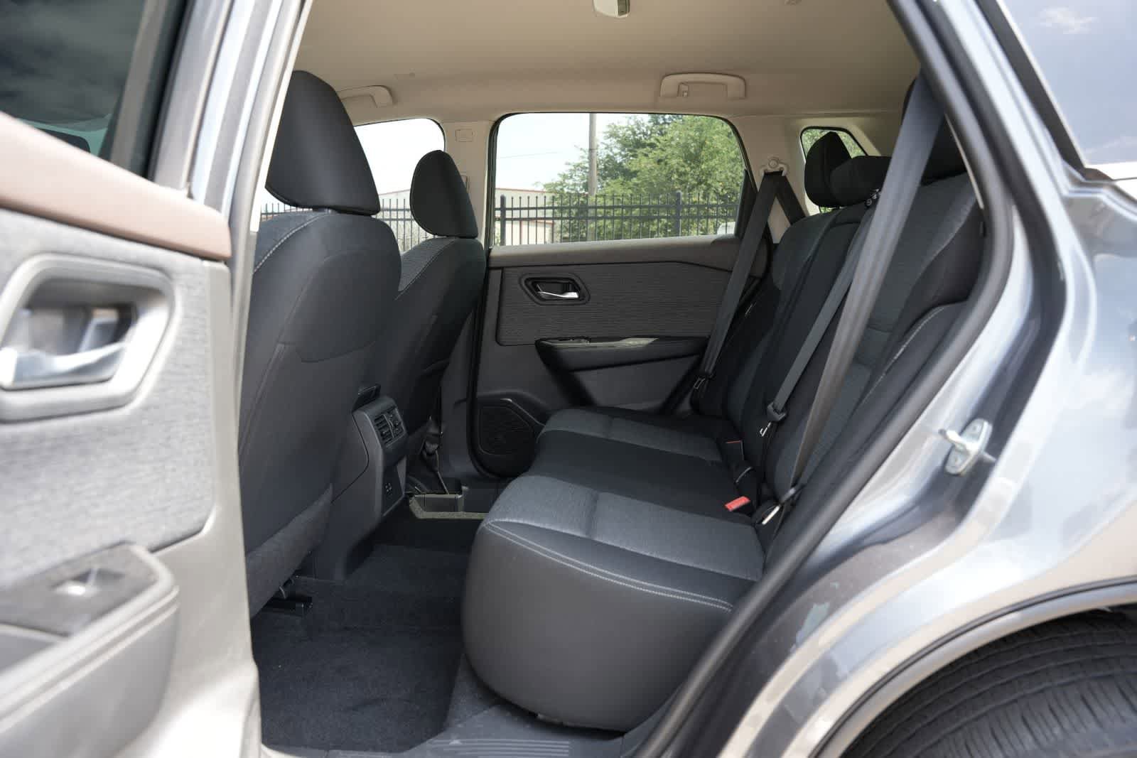 Used 2023 Nissan Rogue SV FWD image 18