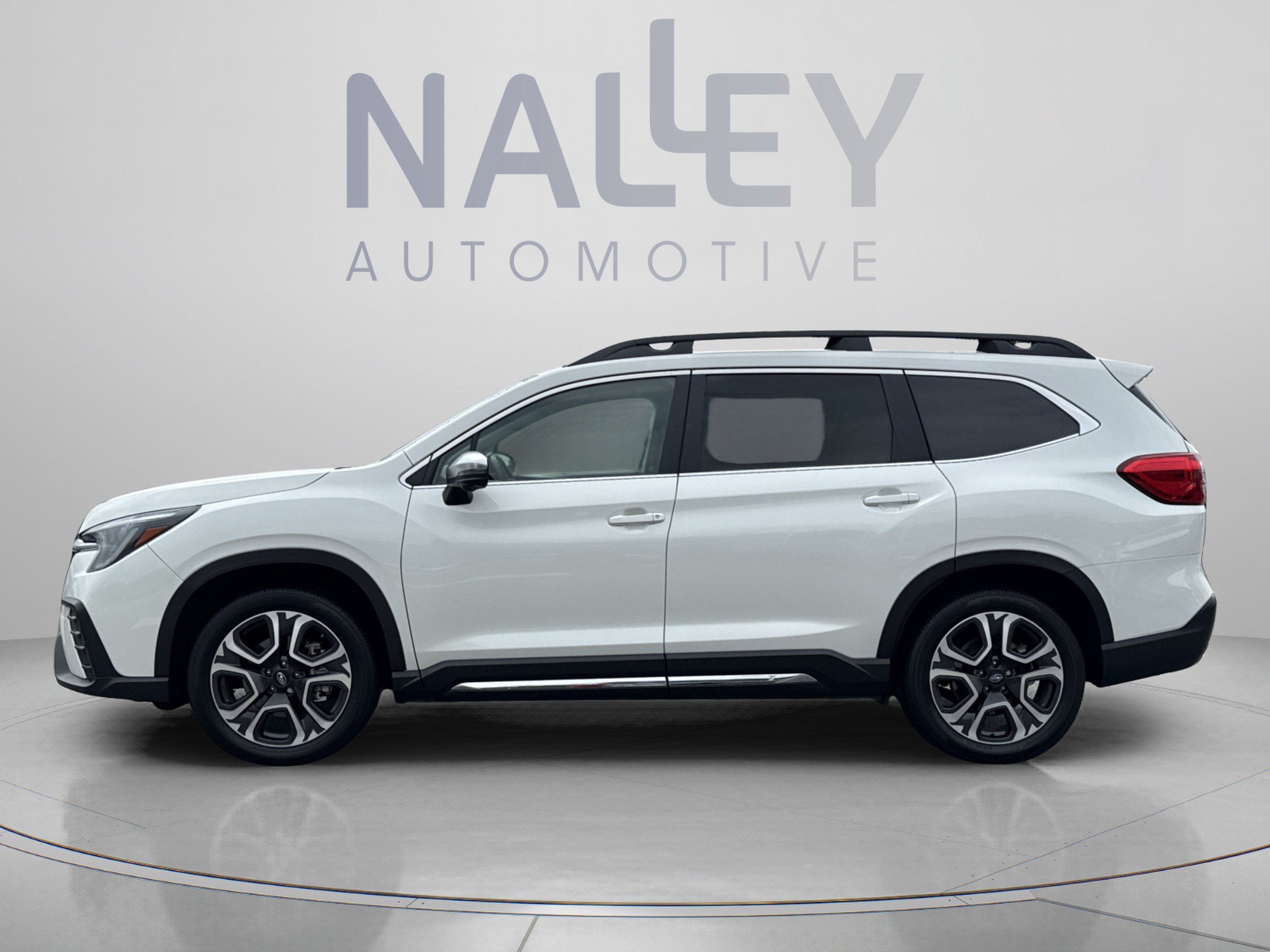 Used 2023 Subaru Ascent Limited w/ Technology Package AWD/4WD image 2