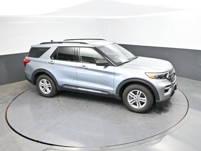 Used 2024 Ford Explorer XLT w/ Equipment Group 202A AWD/4WD image 37
