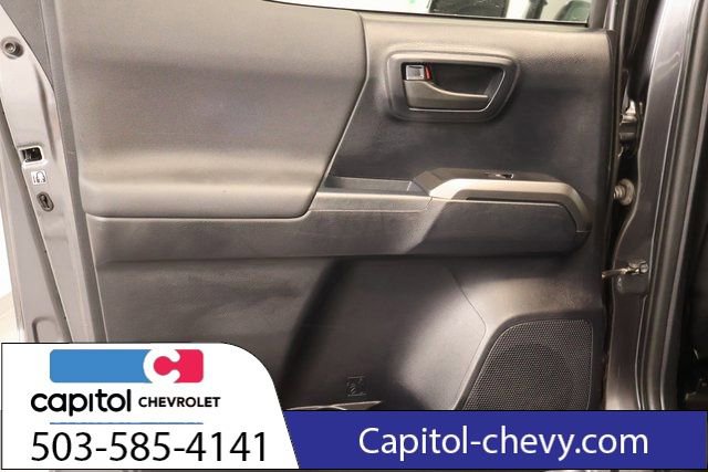 Used 2018 Toyota Tacoma TRD Sport AWD/4WD image 30
