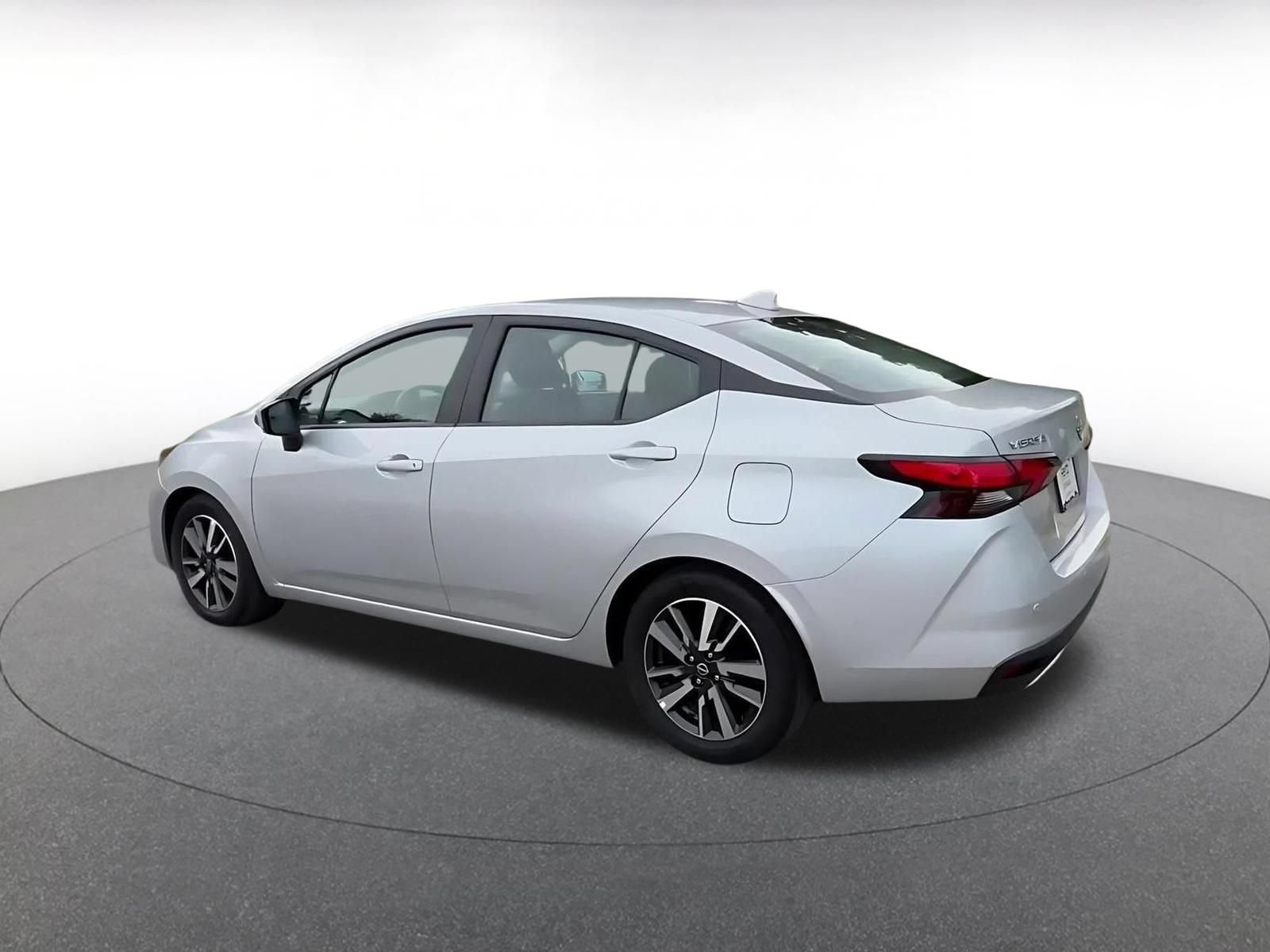 Used 2025 Nissan Versa SV FWD image 10