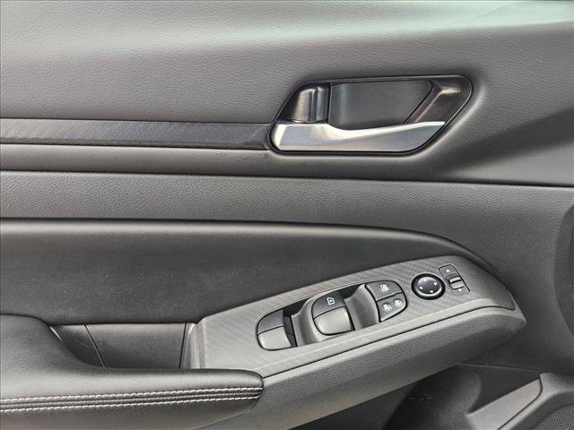 Used 2025 Nissan Altima 2.5 SV FWD image 24