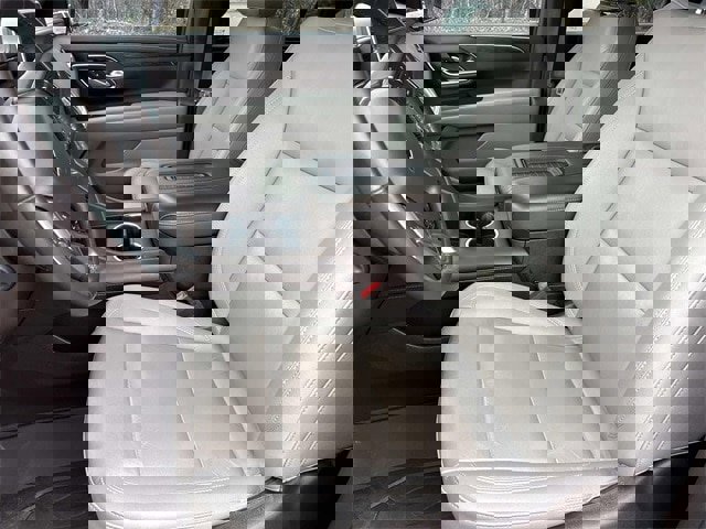 Used 2022 Chevrolet Suburban Z71 w/ Luxury Package image 28