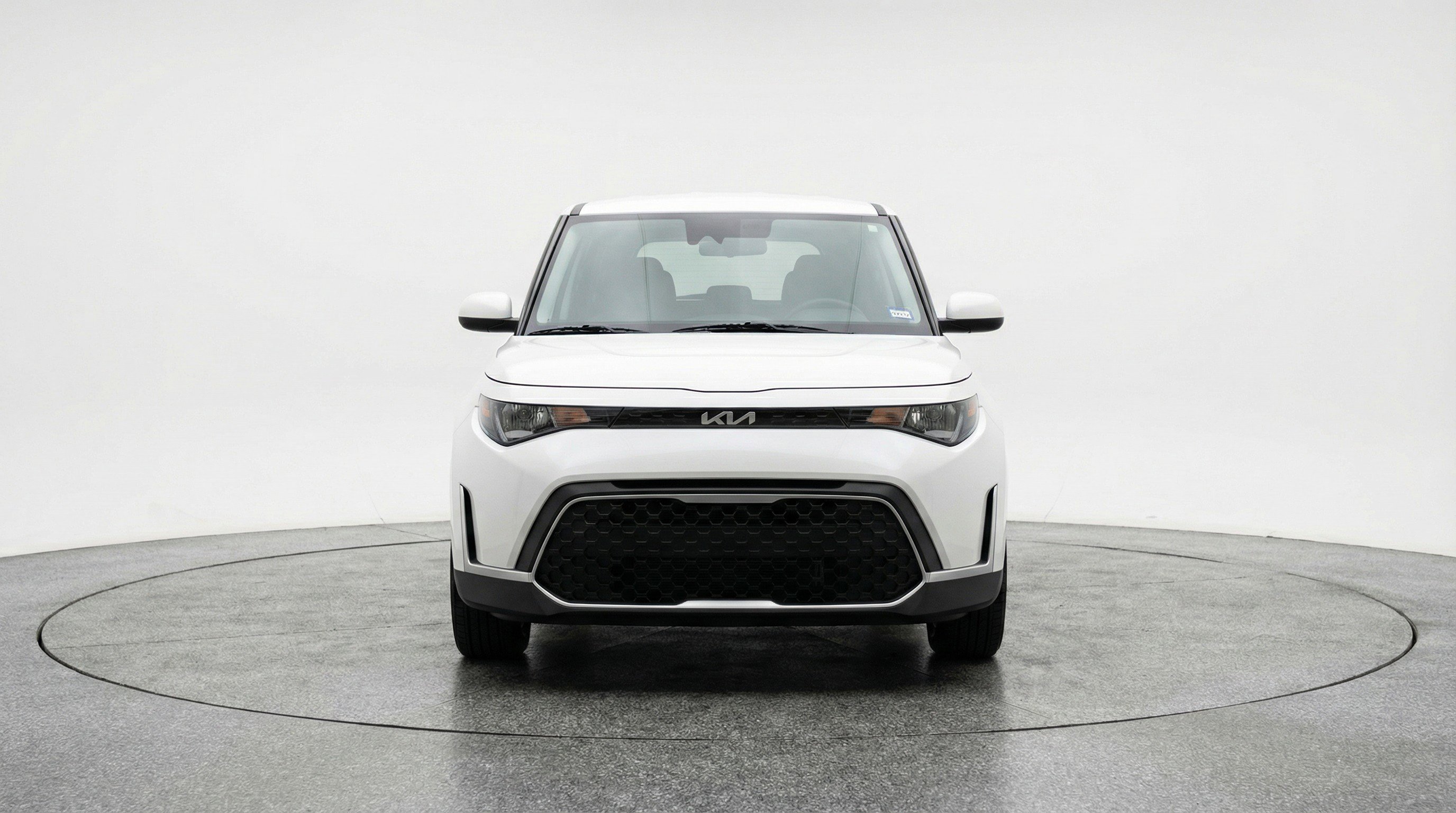 Used 2025 Kia Soul LX w/ LX Technology Package image 2