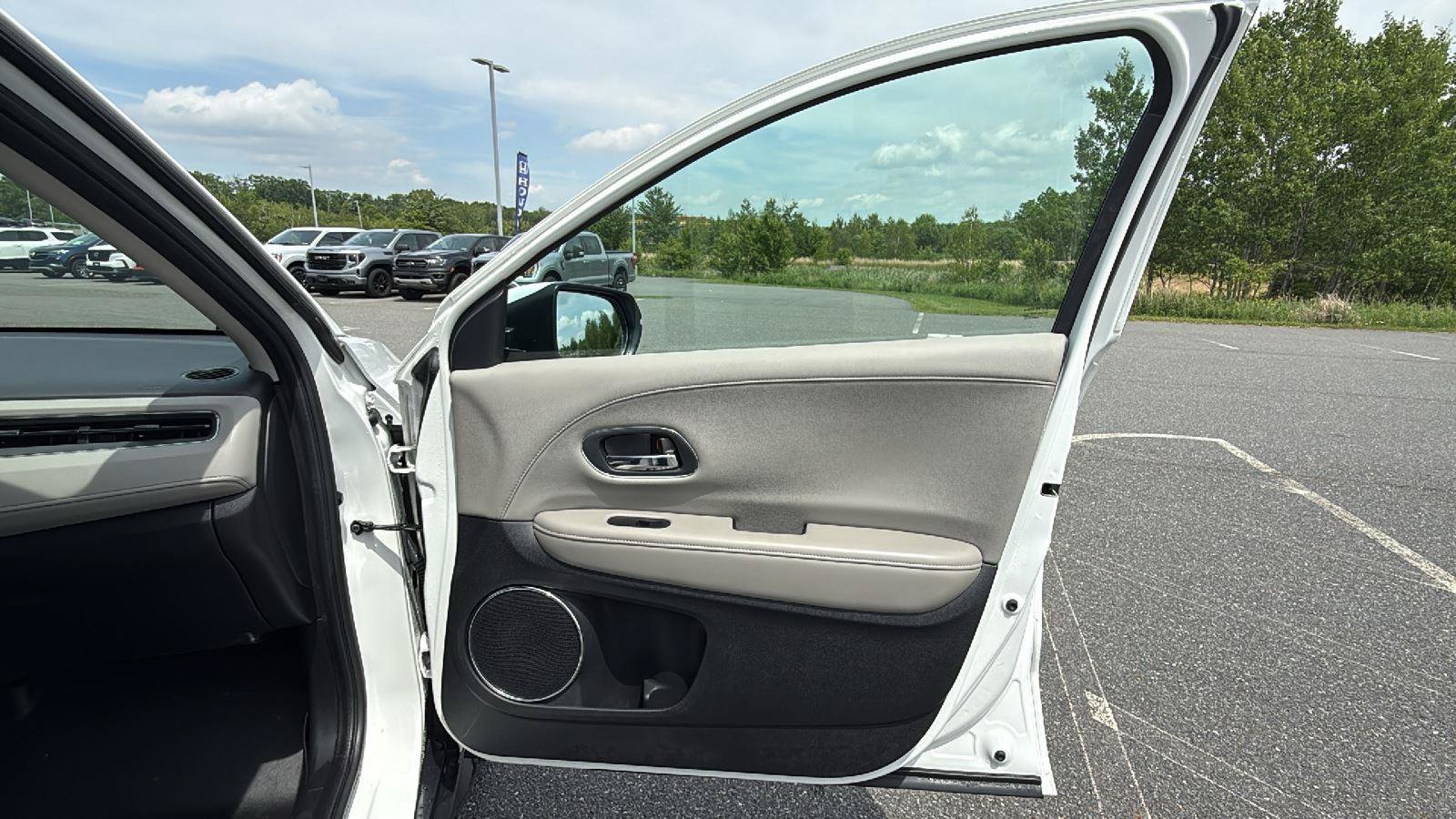 Used 2016 Honda HR-V EX-L image 16