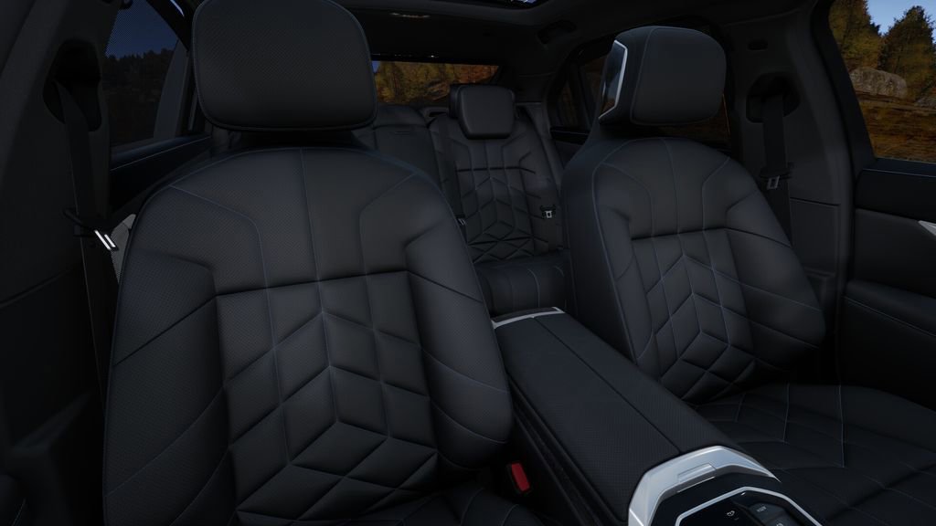 Used 2025 BMW i7 eDrive50 image 38