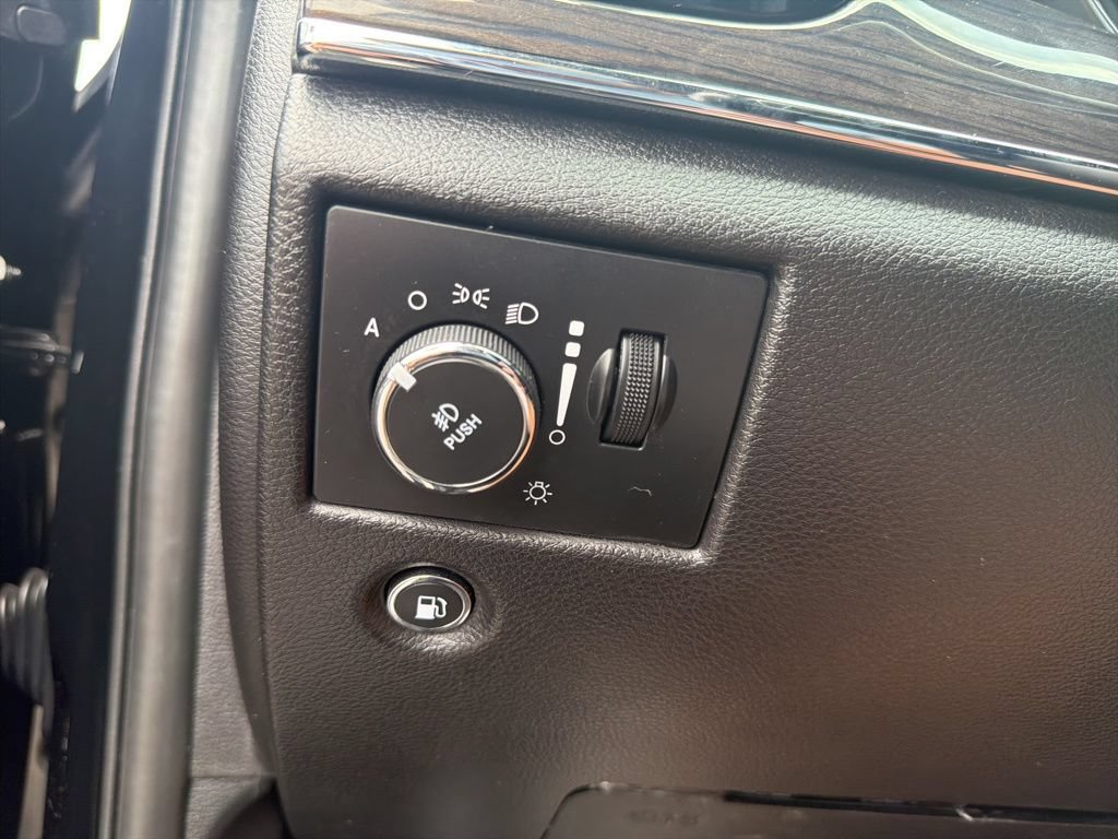 Used 2020 Jeep Grand Cherokee Overland AWD/4WD image 51