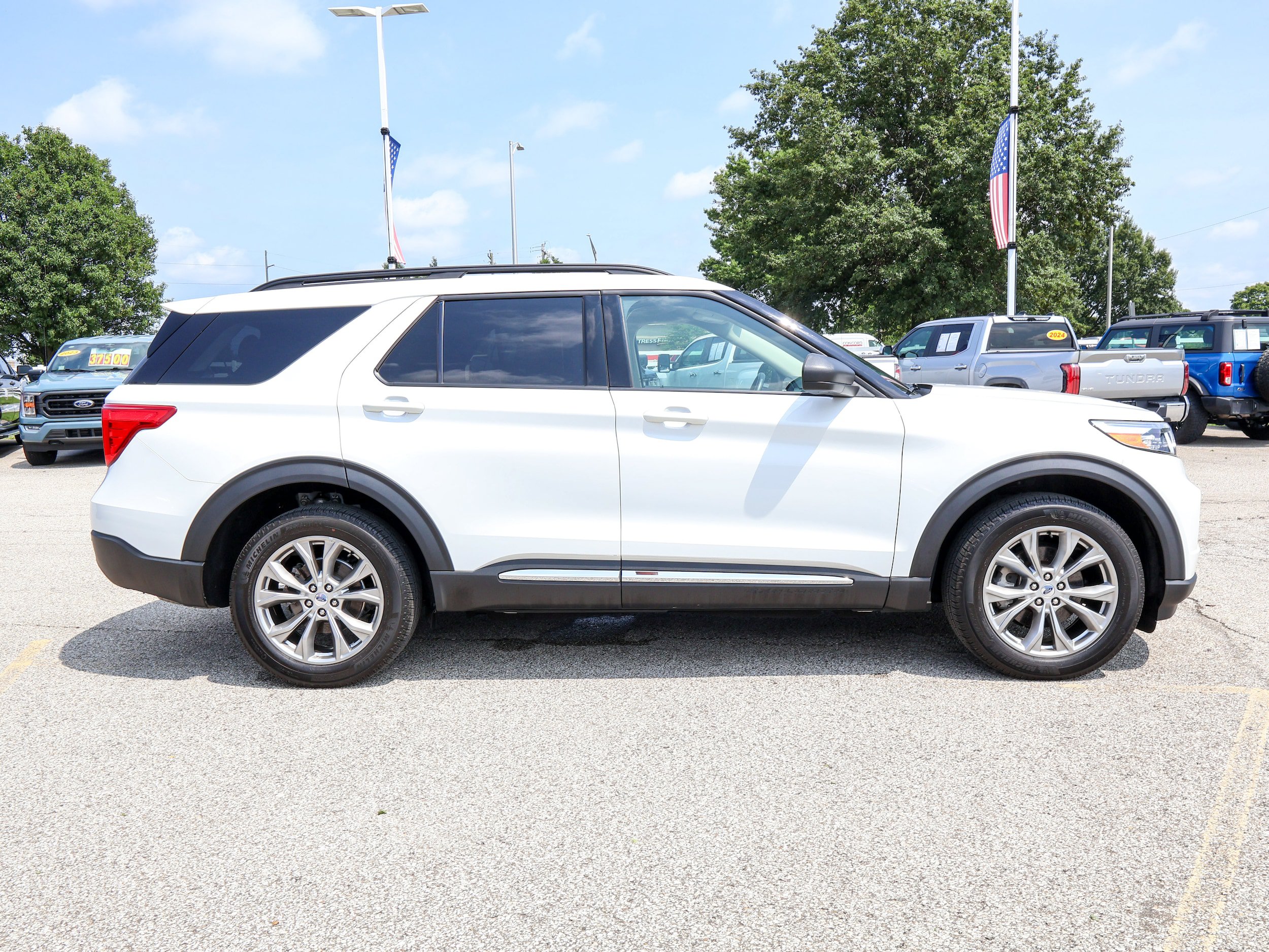 Used 2023 Ford Explorer XLT w/ Equipment Group 202A AWD/4WD image 6