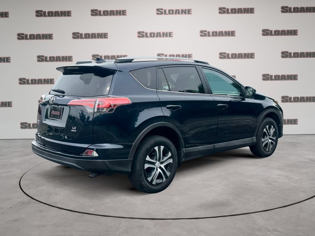 Used 2017 Toyota RAV4 LE AWD/4WD image 5