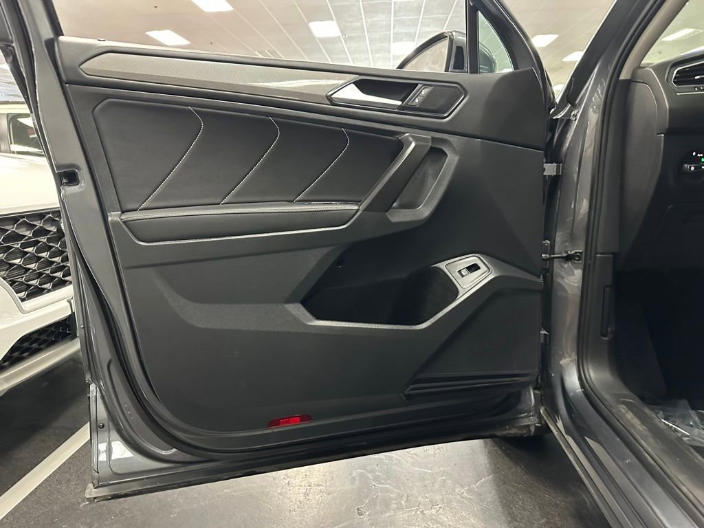 Used 2022 Volkswagen Tiguan SE FWD image 13