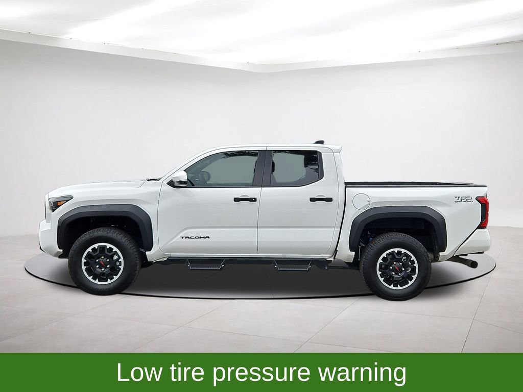 Used 2025 Toyota Tacoma TRD Off-Road image 4