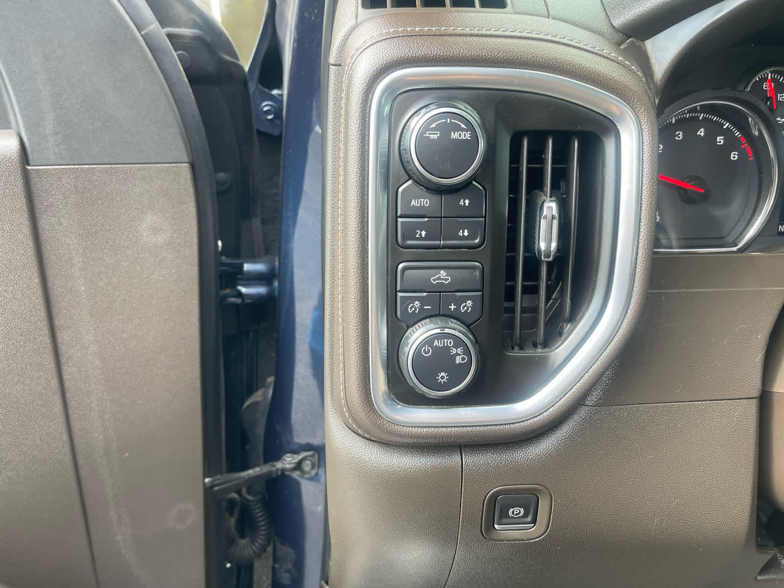 Used 2020 Chevrolet Silverado 1500 LT w/ All-Star Edition AWD/4WD image 13