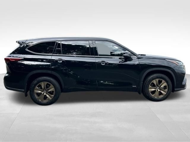 Used 2022 Toyota Highlander Bronze Edition AWD/4WD image 6
