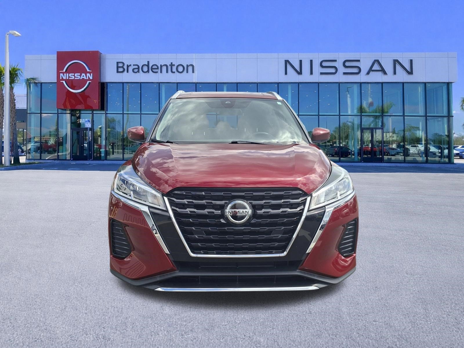 Used 2021 Nissan Kicks SV image 2