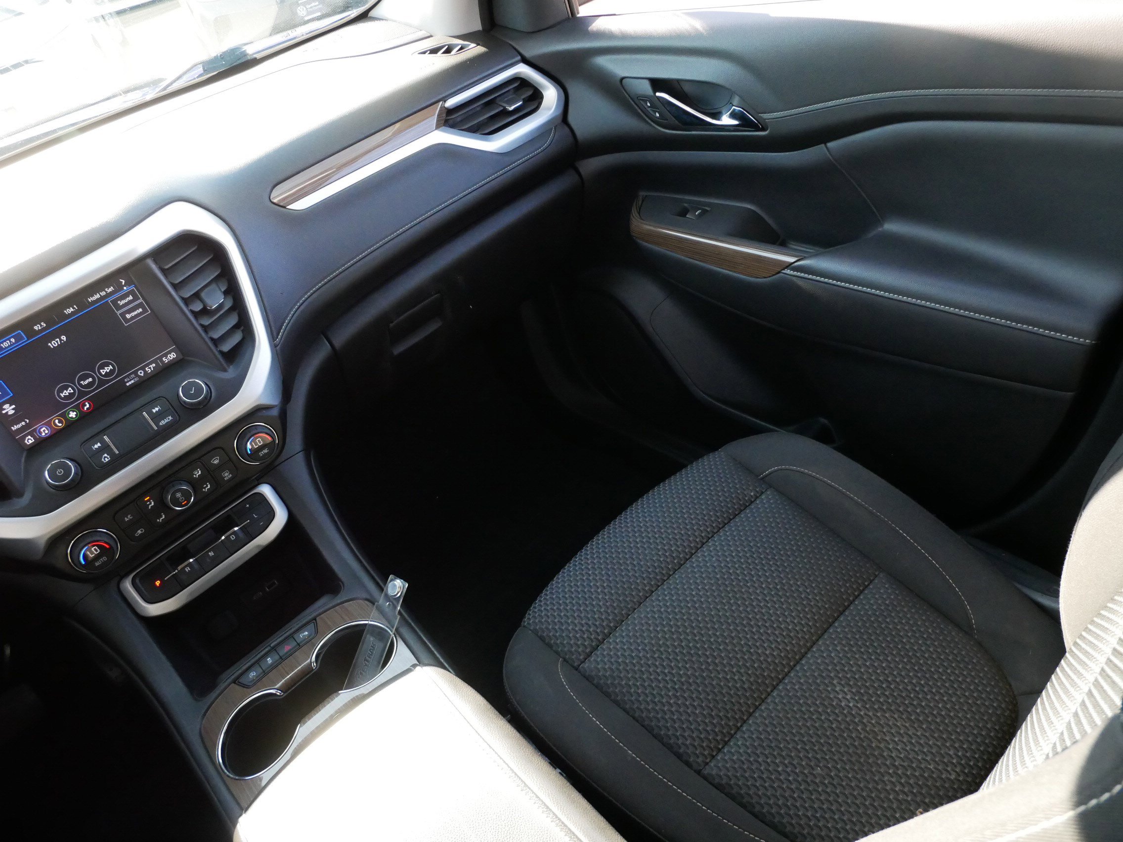 Used 2023 GMC Acadia SLE w/ Driver Convenience Package AWD/4WD image 11