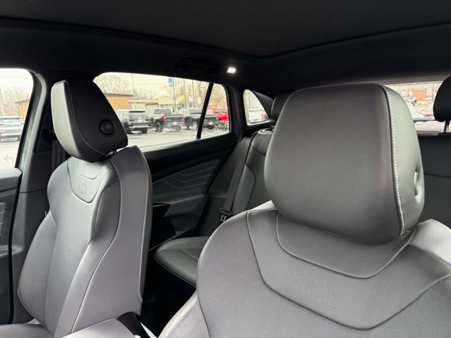 Used 2023 Volkswagen ID.4 Pro S Plus image 9