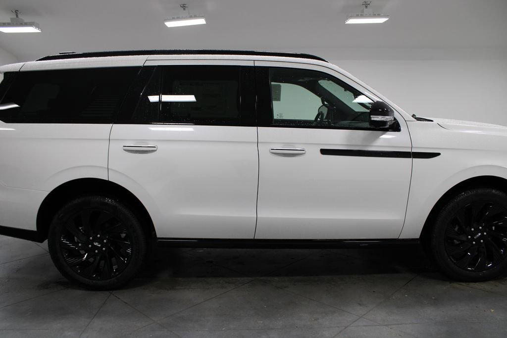 New 2026 Lincoln Navigator Reserve w/ Jet Appearance Package image 10