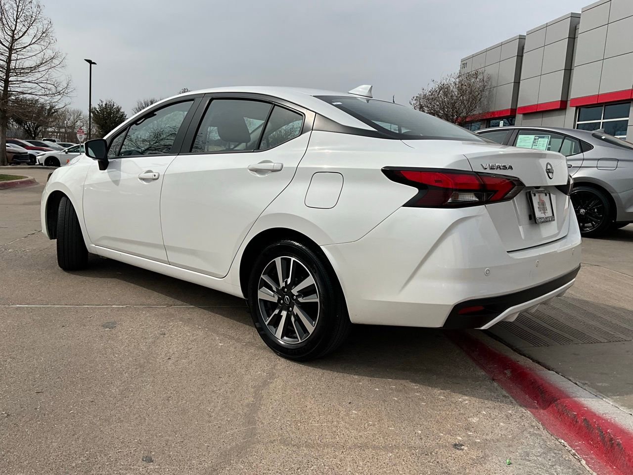 Used 2025 Nissan Versa SV image 8