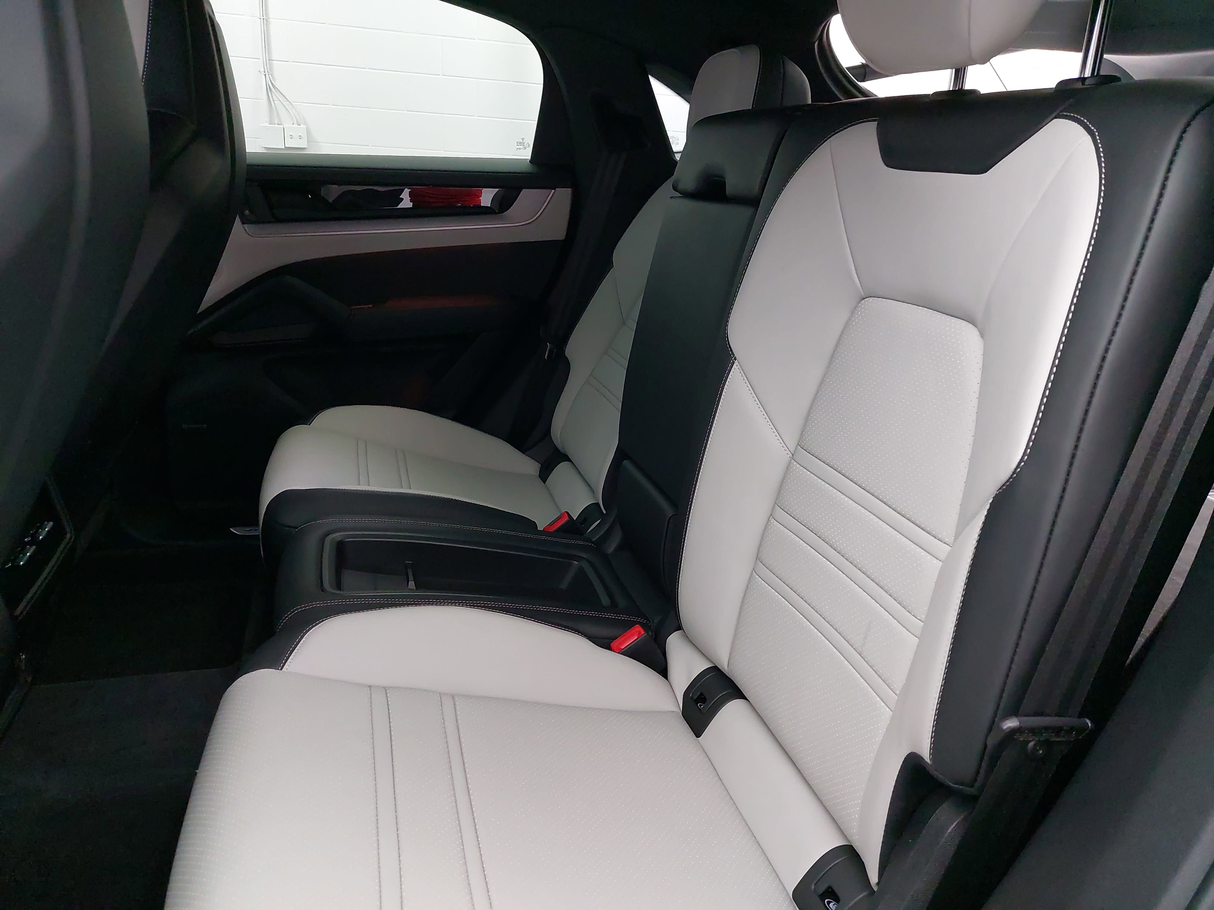 Certified 2025 Porsche Cayenne Coupe AWD/4WD image 16