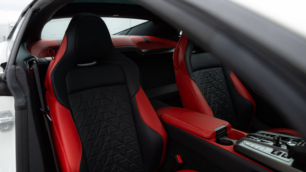 Used 2025 Aston Martin Vanquish RWD image 40