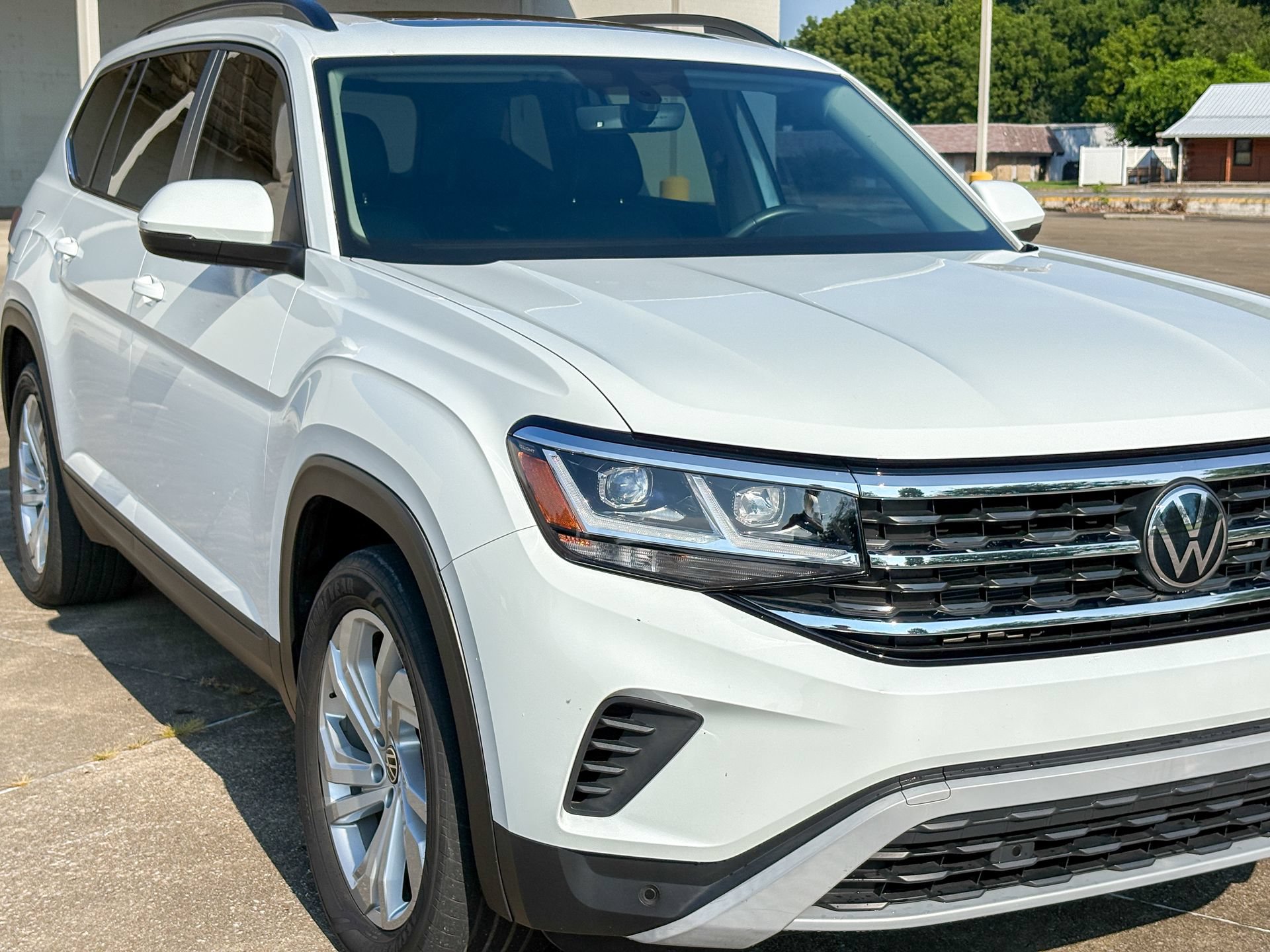 Used 2023 Volkswagen Atlas SE w/ Panoramic Sunroof Package FWD image 3