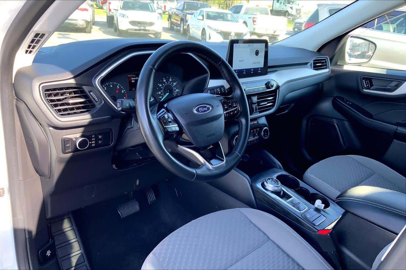 Certified 2022 Ford Escape SE w/ SE Sport Appearance Package FWD image 16