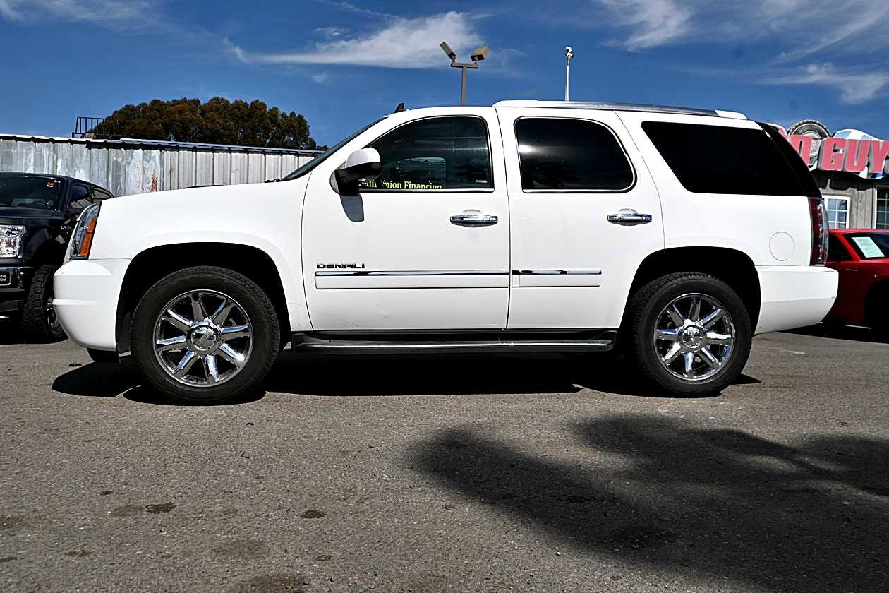 Used 2013 GMC Yukon Denali AWD/4WD image 4