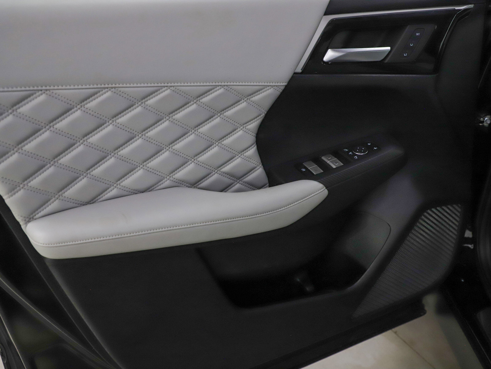 Used 2024 Mitsubishi Outlander SEL image 24