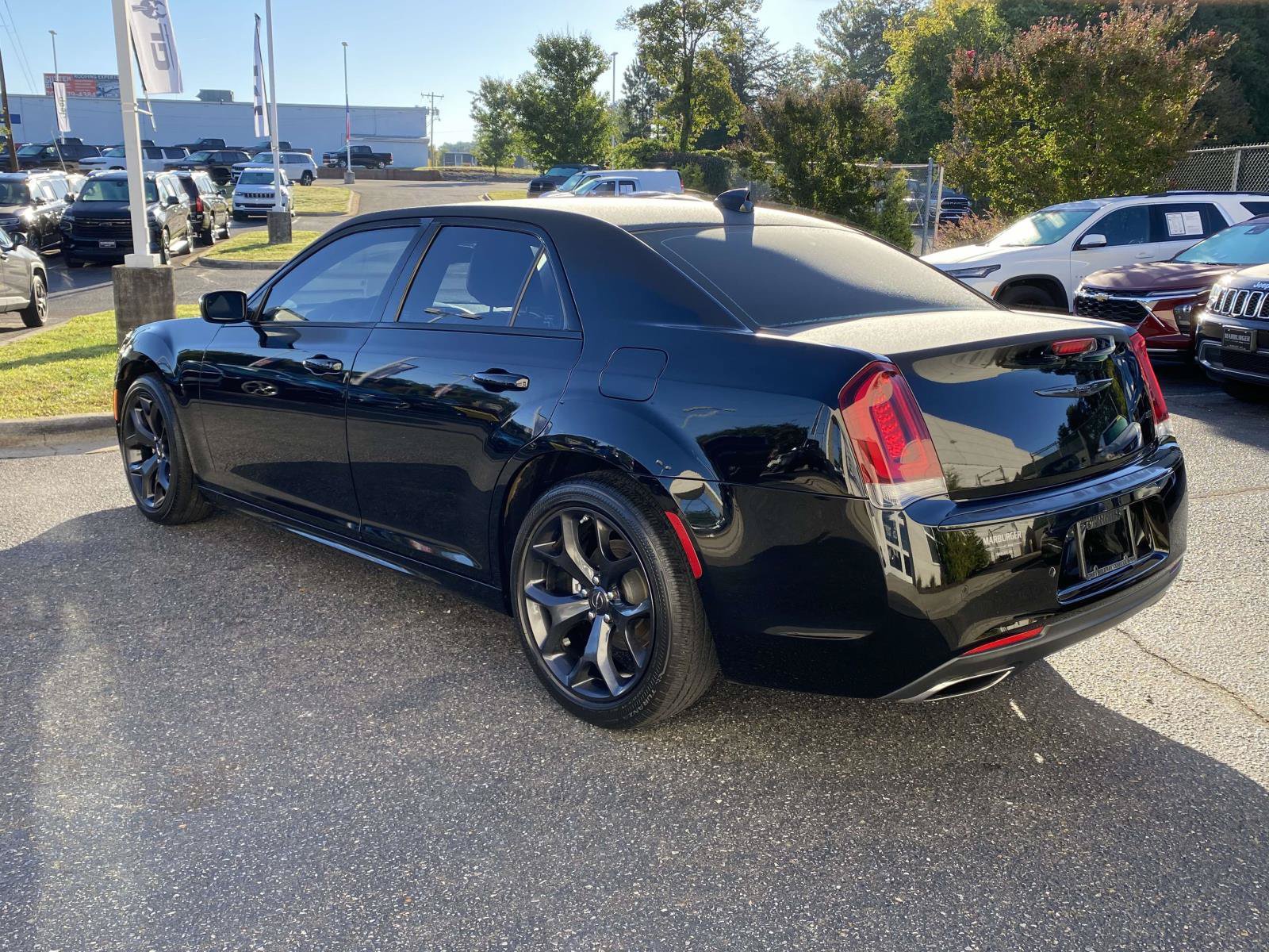 Used 2022 Chrysler 300 Touring L w/ Comfort Group RWD image 7