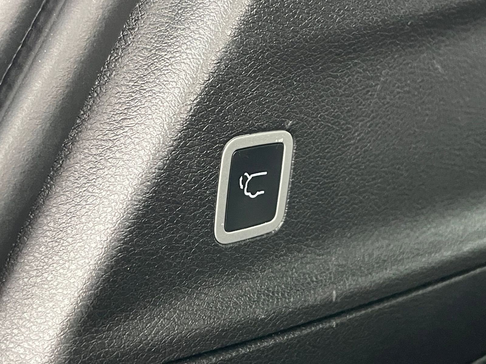 Used 2025 Chrysler Pacifica Limited image 23