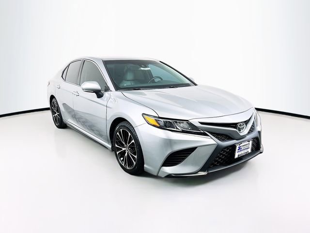 Used 2018 Toyota Camry SE image 1