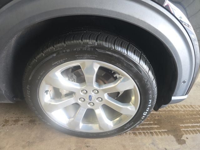 Used 2020 Ford Explorer Platinum w/ Premium Technology Package AWD/4WD image 2