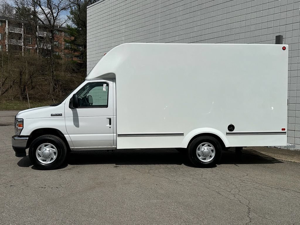 New 2027 Ford E-350 and Econoline 350 Super Duty w/ Power Equipment Group RWD image 2