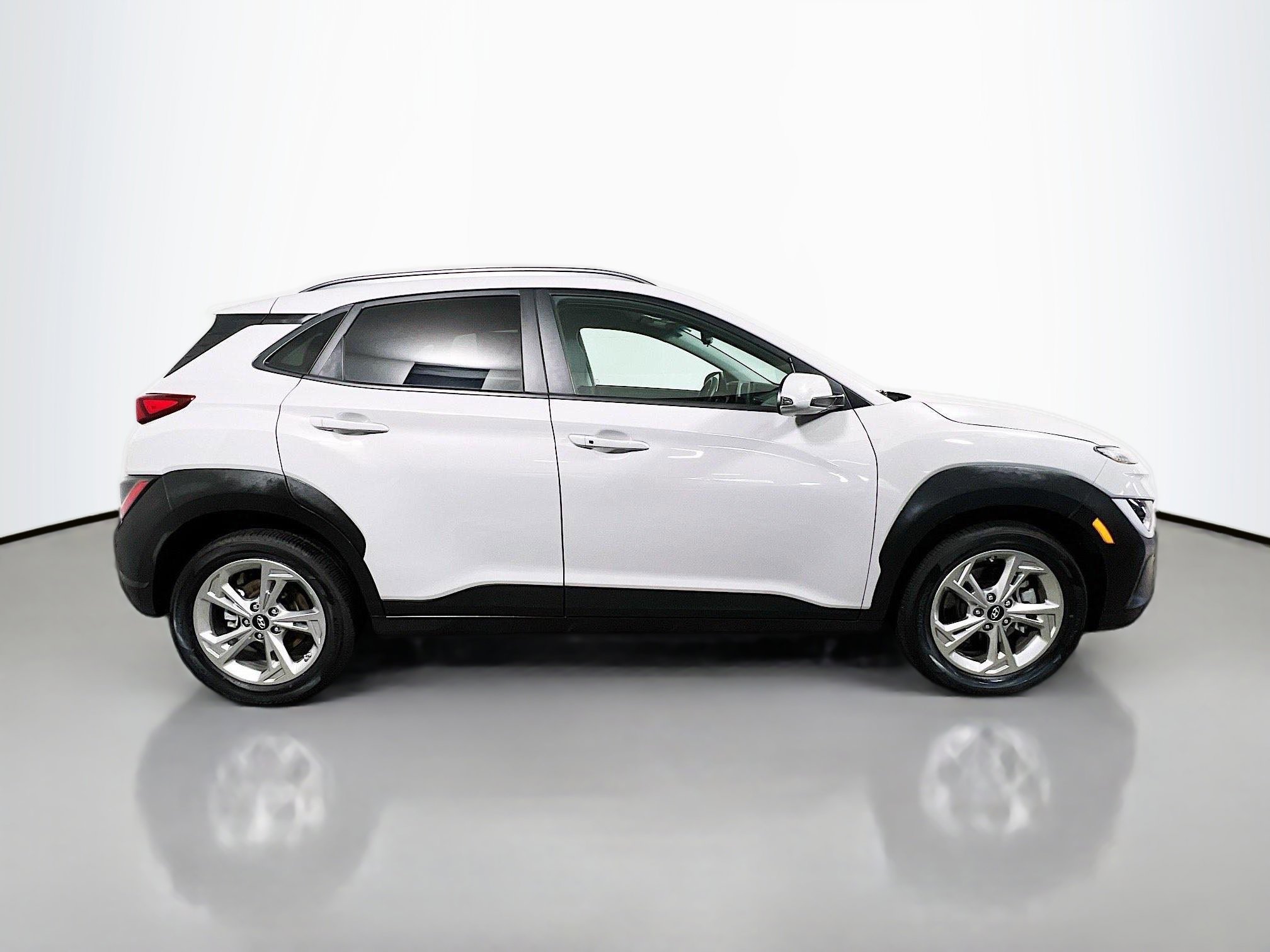 Used 2023 Hyundai Kona SEL image 3